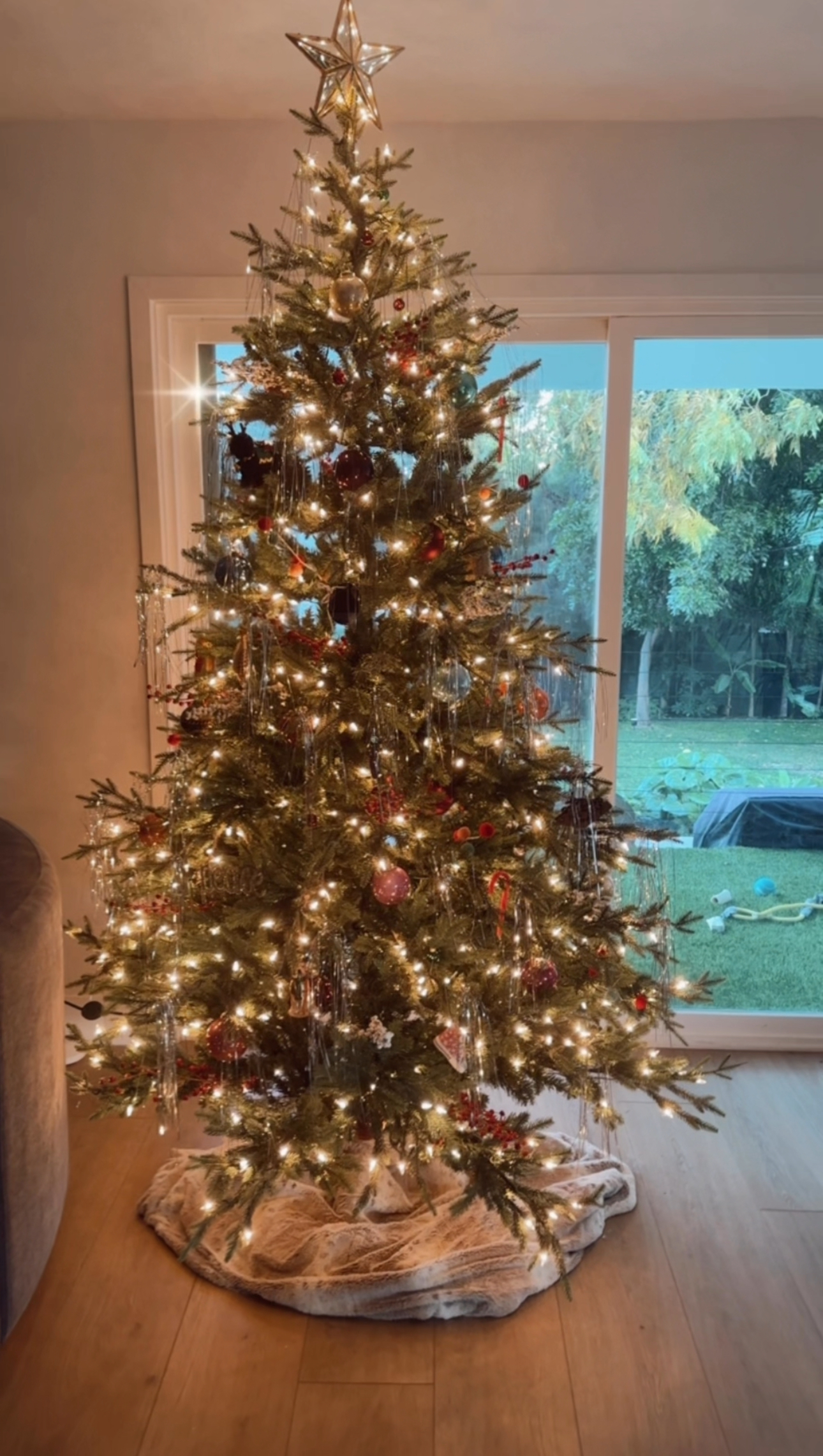 My 7.5 Foot Pre-Lit Balsam Fir Artificial Christmas Tree with 800 Clear Lights
